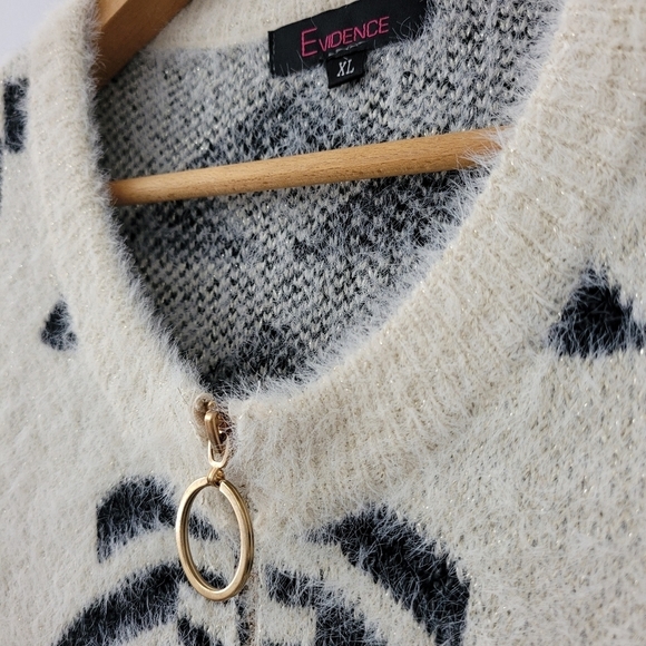 Soft Knit Southwest Cardigan Vest SZ XL Sleeveless Aztec Black and Cream - Picture 2 of 9